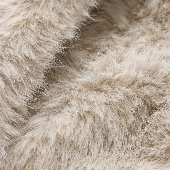 GAP Faux Fur Coat 🤍 - Picture 4 of 5